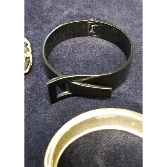 Twelve various bracelets goldtone , black and silvertone 51124 - Picture 5 of 16